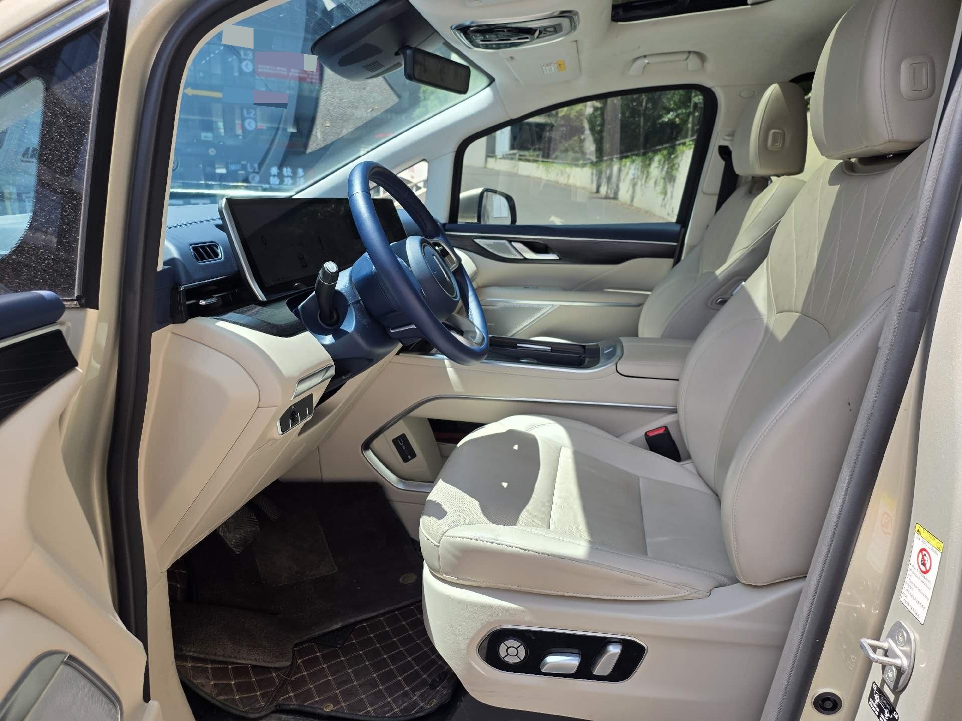 Фото WEY Gaoshan PHEV 1.5T Four-Wheel-Drive Flagship Edition — 4