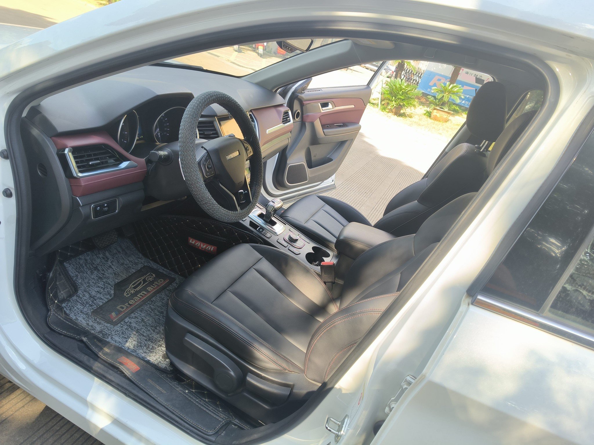 Haval 2019 H6 Coupe 1.5T 2WD Luxury Smart Connect Version photo 2