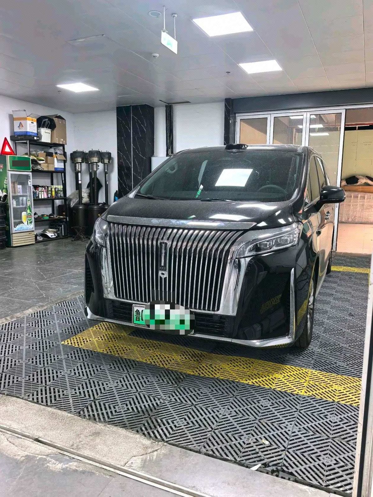 WEY 2025 Gaoshan 9 Hi4 1.5T Four-Wheel Drive Version