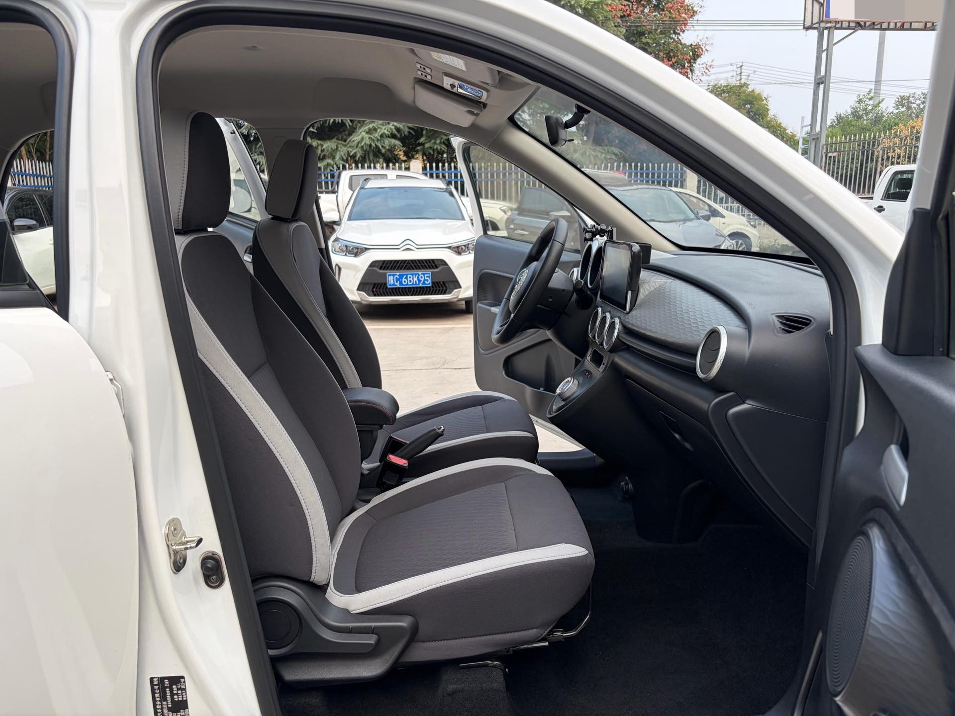 ORA R1 (Black Cat) 301km Base Model photo 3