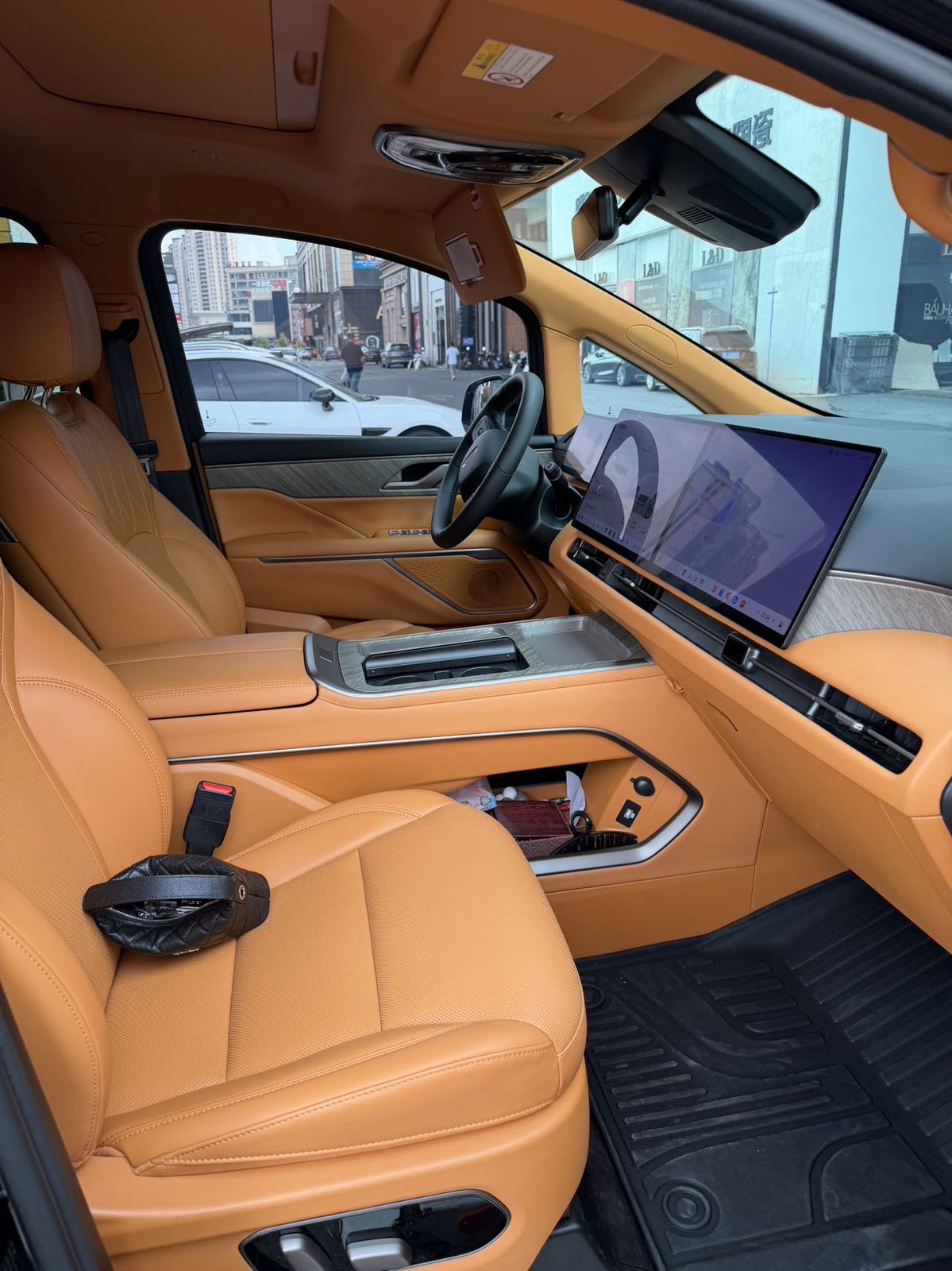 صورة WEY Gaoshan GAC Aion 7 Hi4 1.5T AWD رقم 4