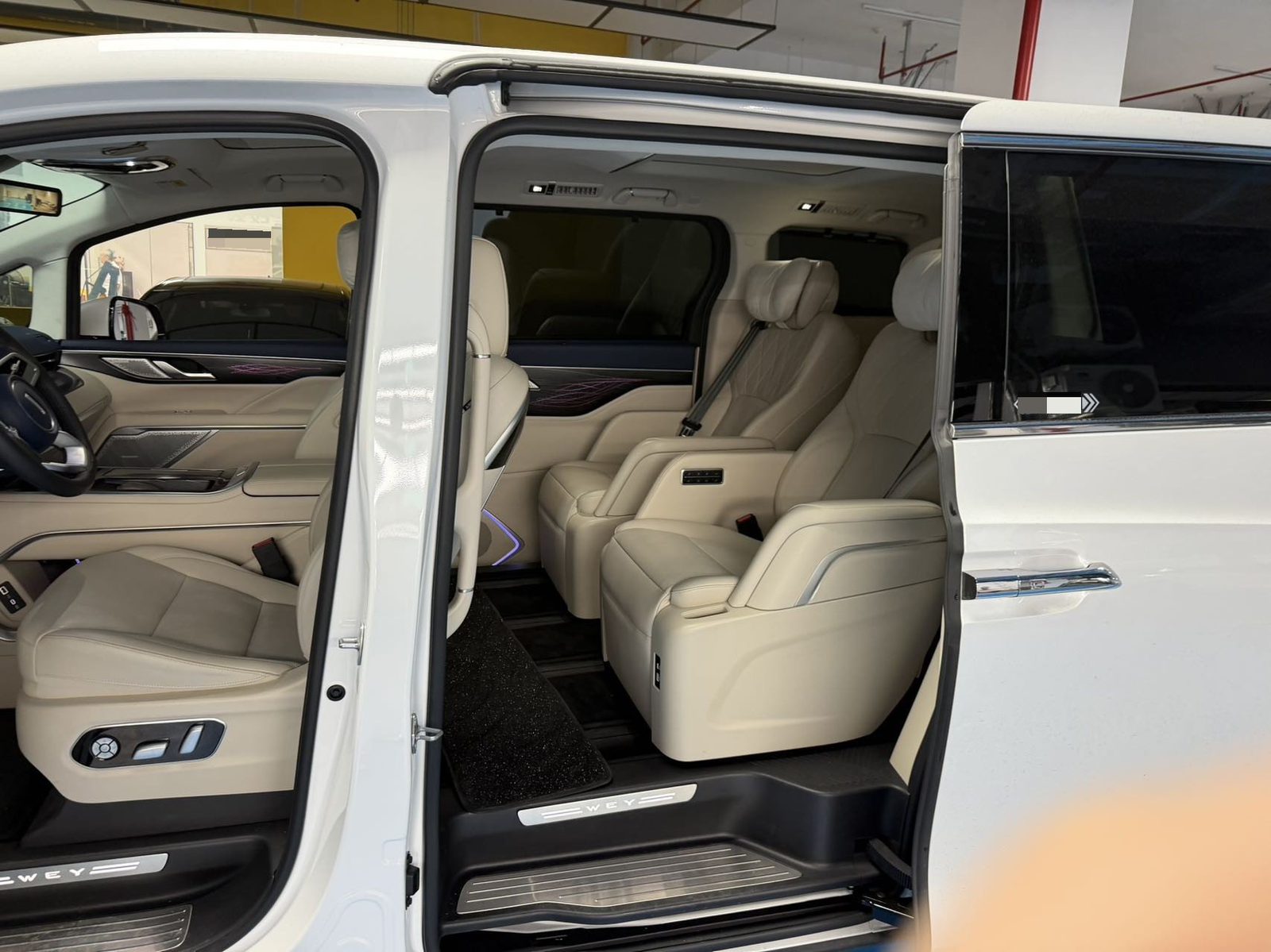 Foto WEY Gaoshan PHEV 1.5T Four-Wheel-Drive Flagship Edition 4