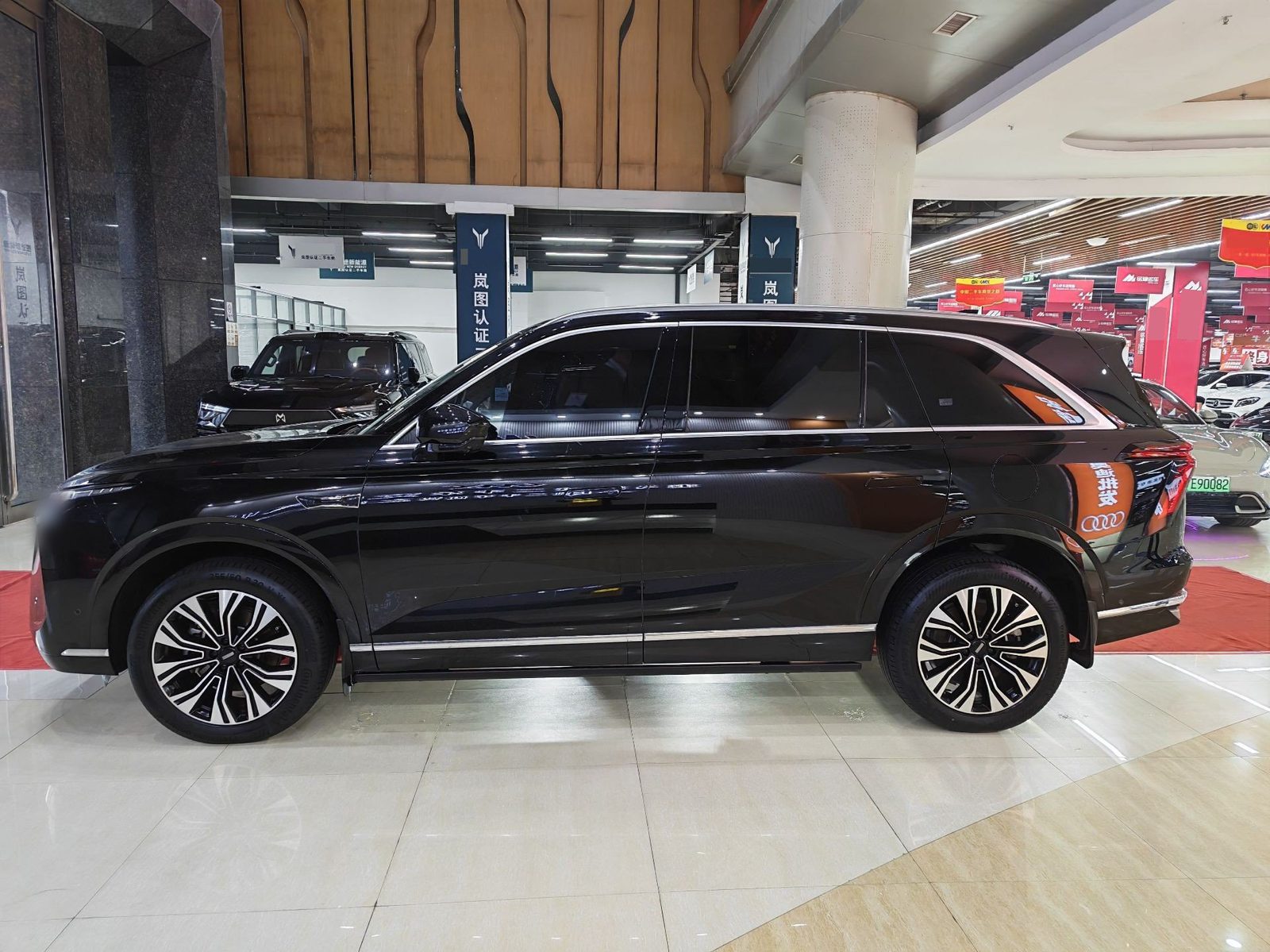 Фото WEY Blue Mountain DHT Lanshan DHT Four-Wheel Drive Long-Range Version — 2