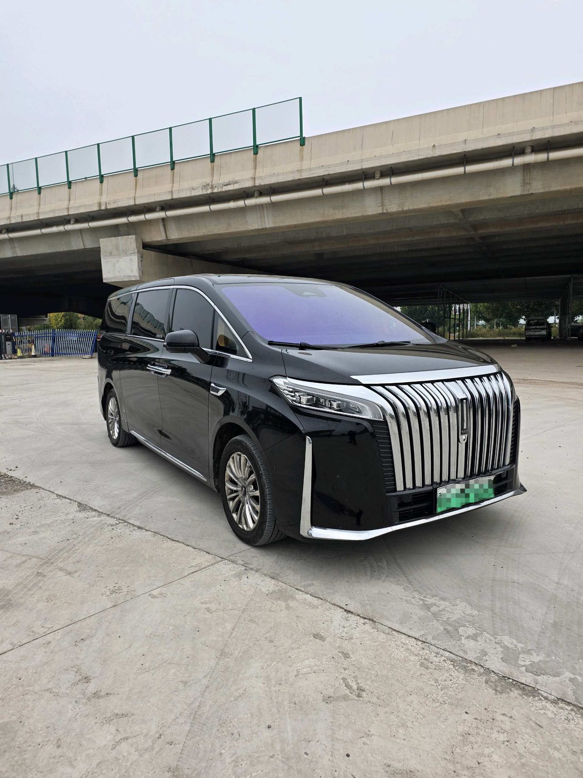 Foto WEY Gaoshan PHEV 1.5T Four-Wheel-Drive Executive Extended Version 3