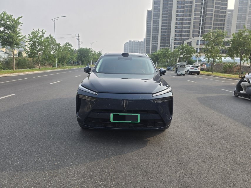 Foto WEY Blue Mountain DHT Lanshan DHT 1.5T Four-Wheel-Drive Intelligent Driving Max 2