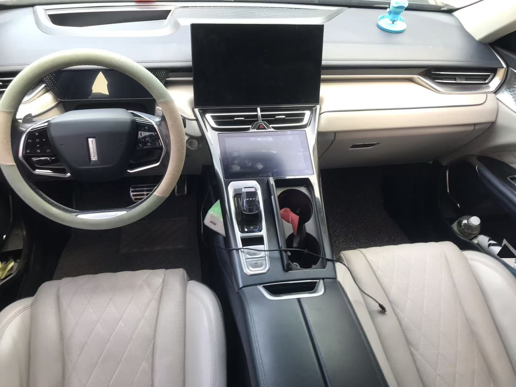 صورة WEY Mocha 48V 2.0T 2WD Special Rich Edition رقم 4