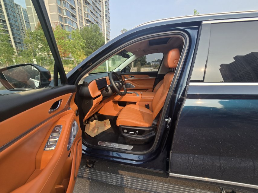 Foto WEY Blue Mountain DHT Lanshan DHT 1.5T Four-Wheel-Drive Intelligent Driving Max 4