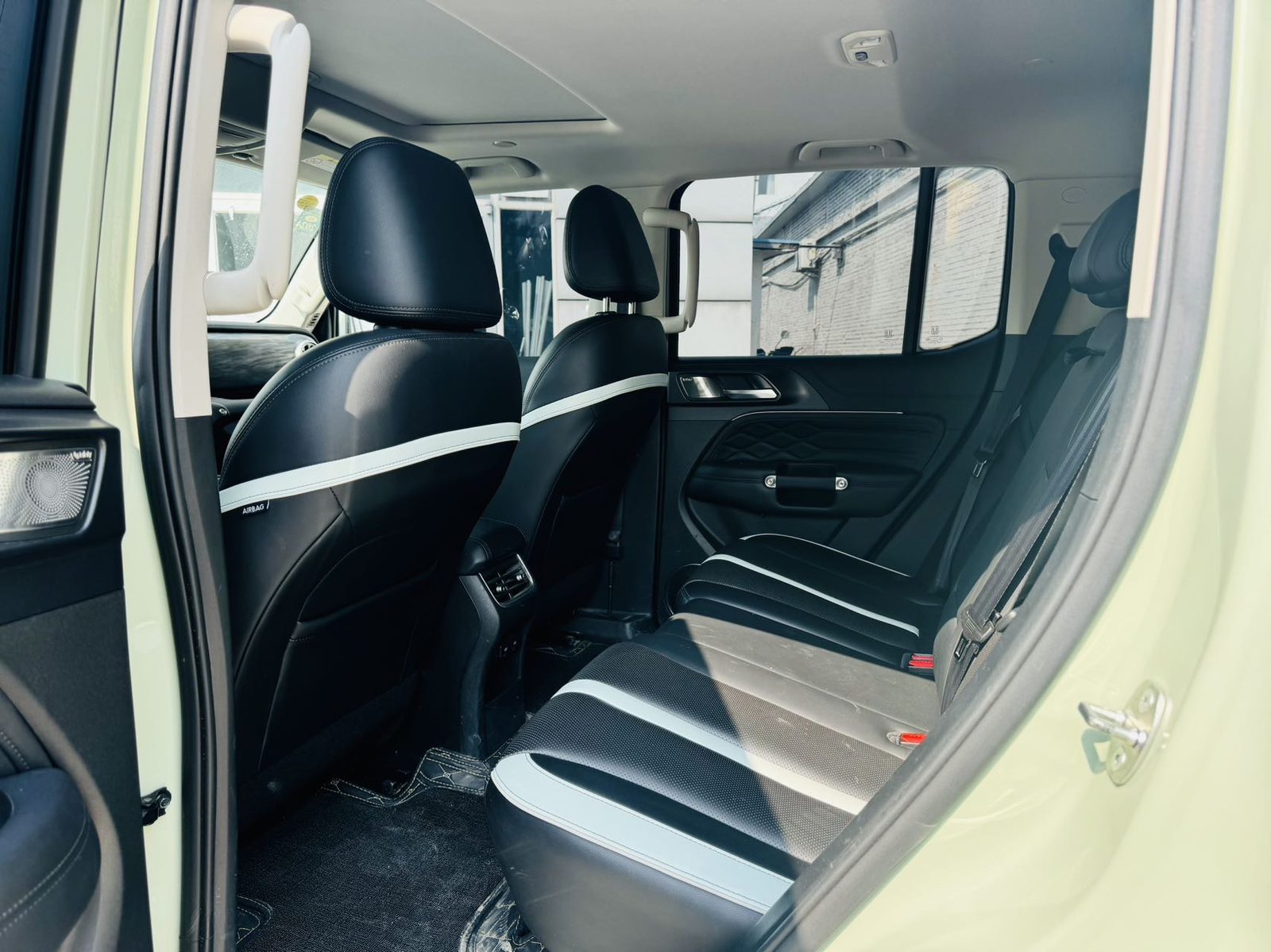 Фото TANK Tank 300 2.0T Urban Edition—So Stylish — 5