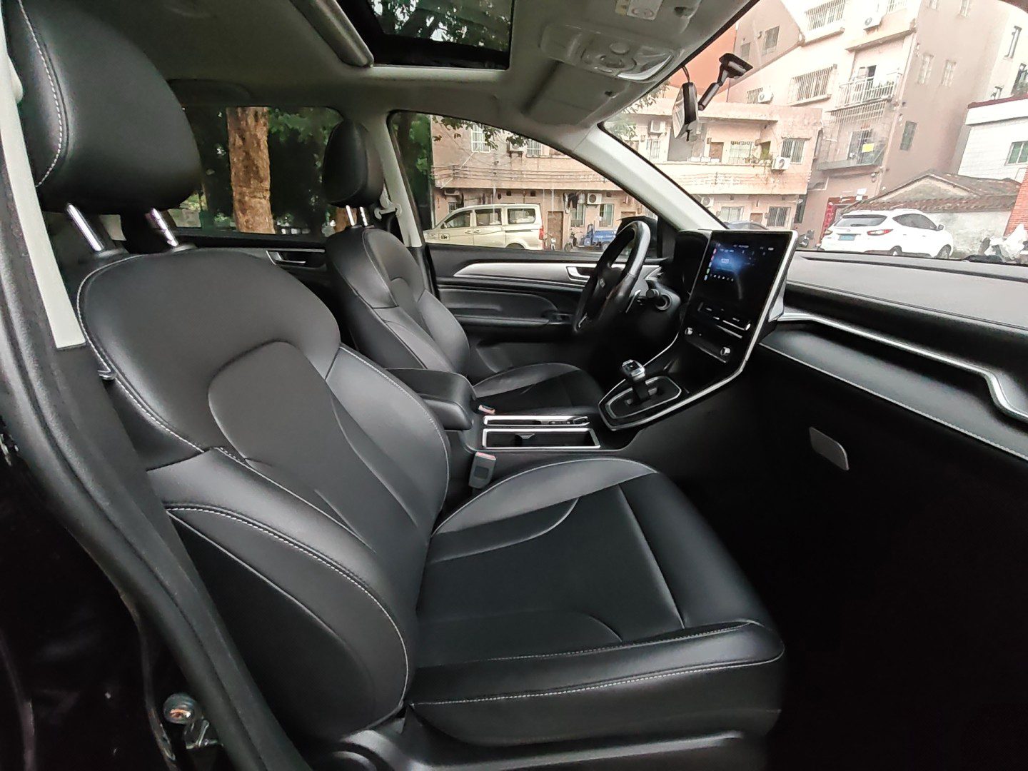 Фото Haval M6 PLUS 1.5T Luxury Smart Connectivity Model — 4