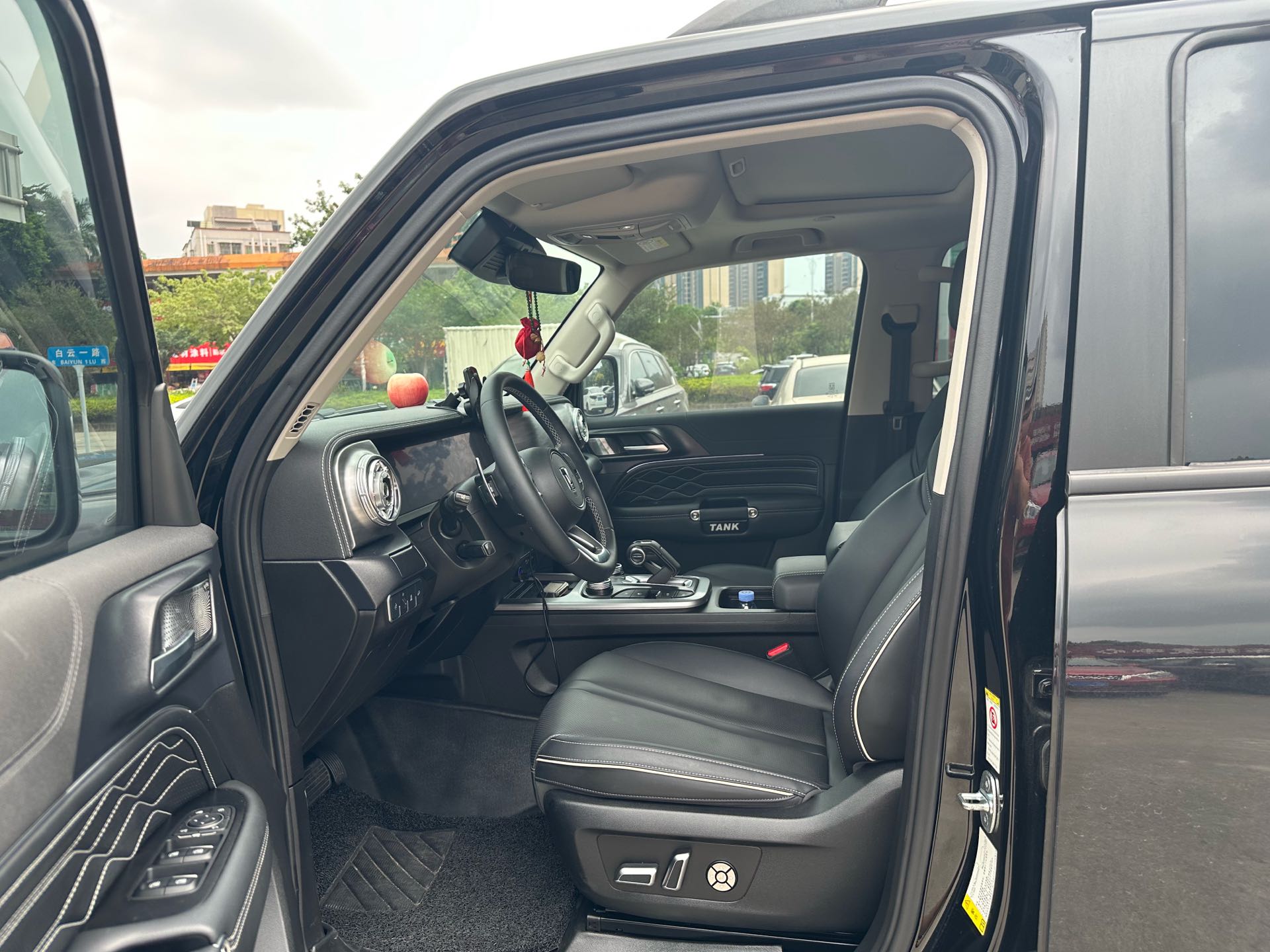 TANK Tank 300 2.0T Urban Edition: So Stylish photo 4
