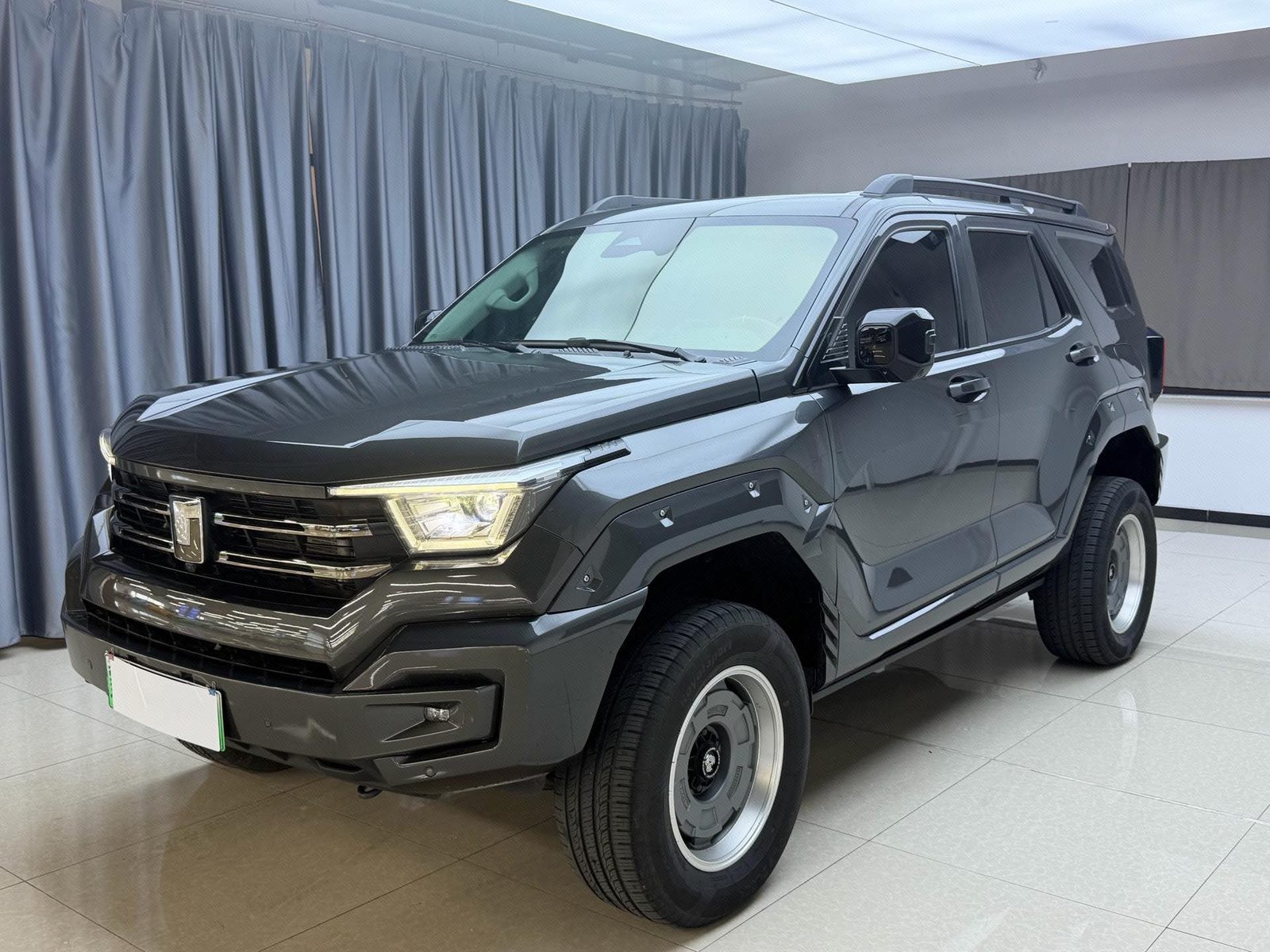 TANK Tank 400 Hi4-T 2.0T Off-Road Version