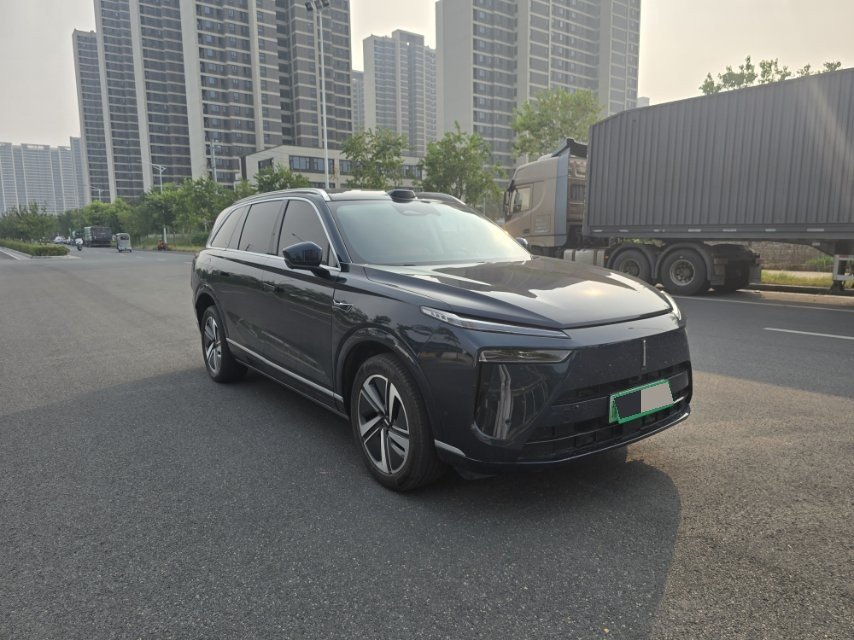 Foto WEY Blue Mountain DHT Lanshan DHT 1.5T Four-Wheel-Drive Intelligent Driving Max 3