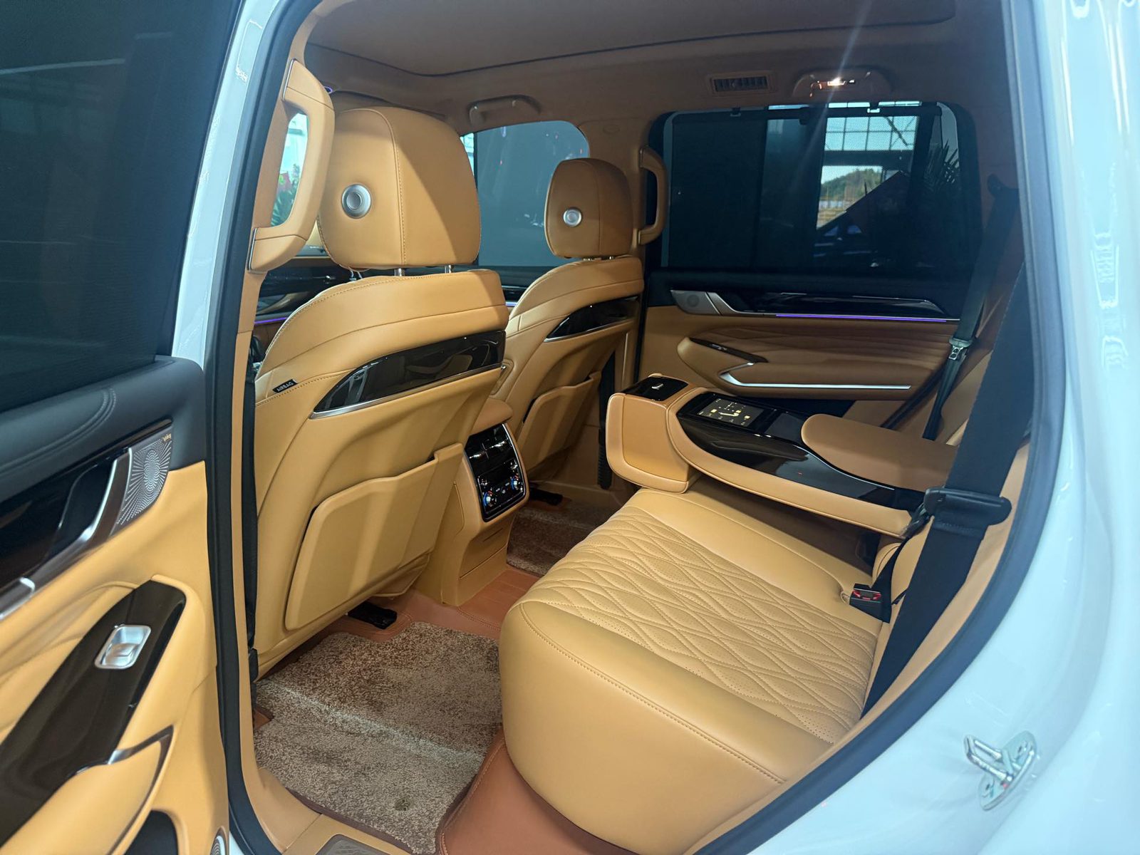 Фото TANK Tank 500 48V 3.0T Business Edition Realm-Building Edition 5-seater — 5