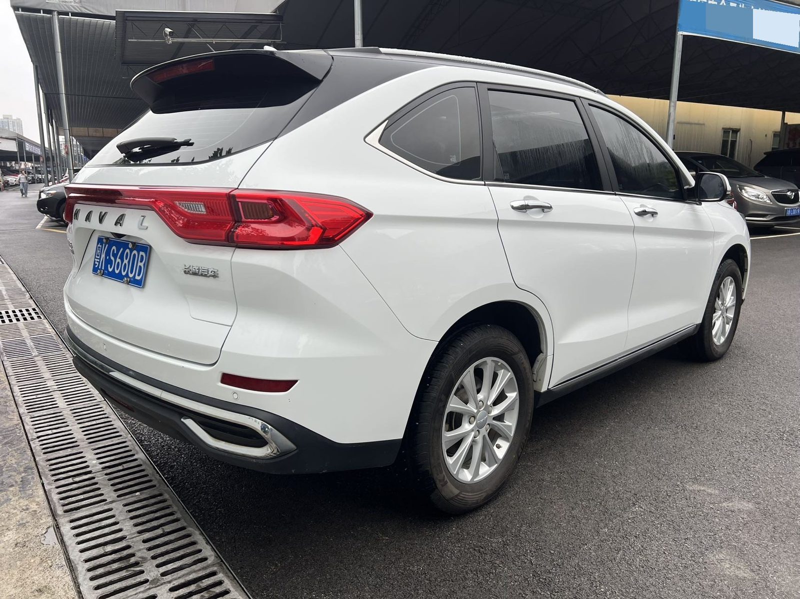 Foto Haval M6 PLUS 1.5T Luxury Smart Connectivity Model 4