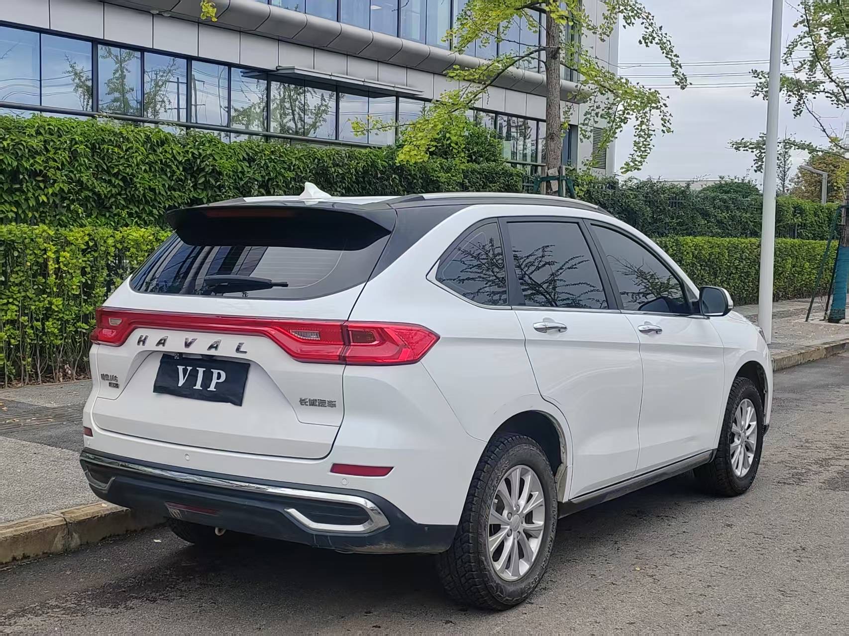 Foto Haval M6 PLUS 1.5T Luxury Smart Connectivity Model 5