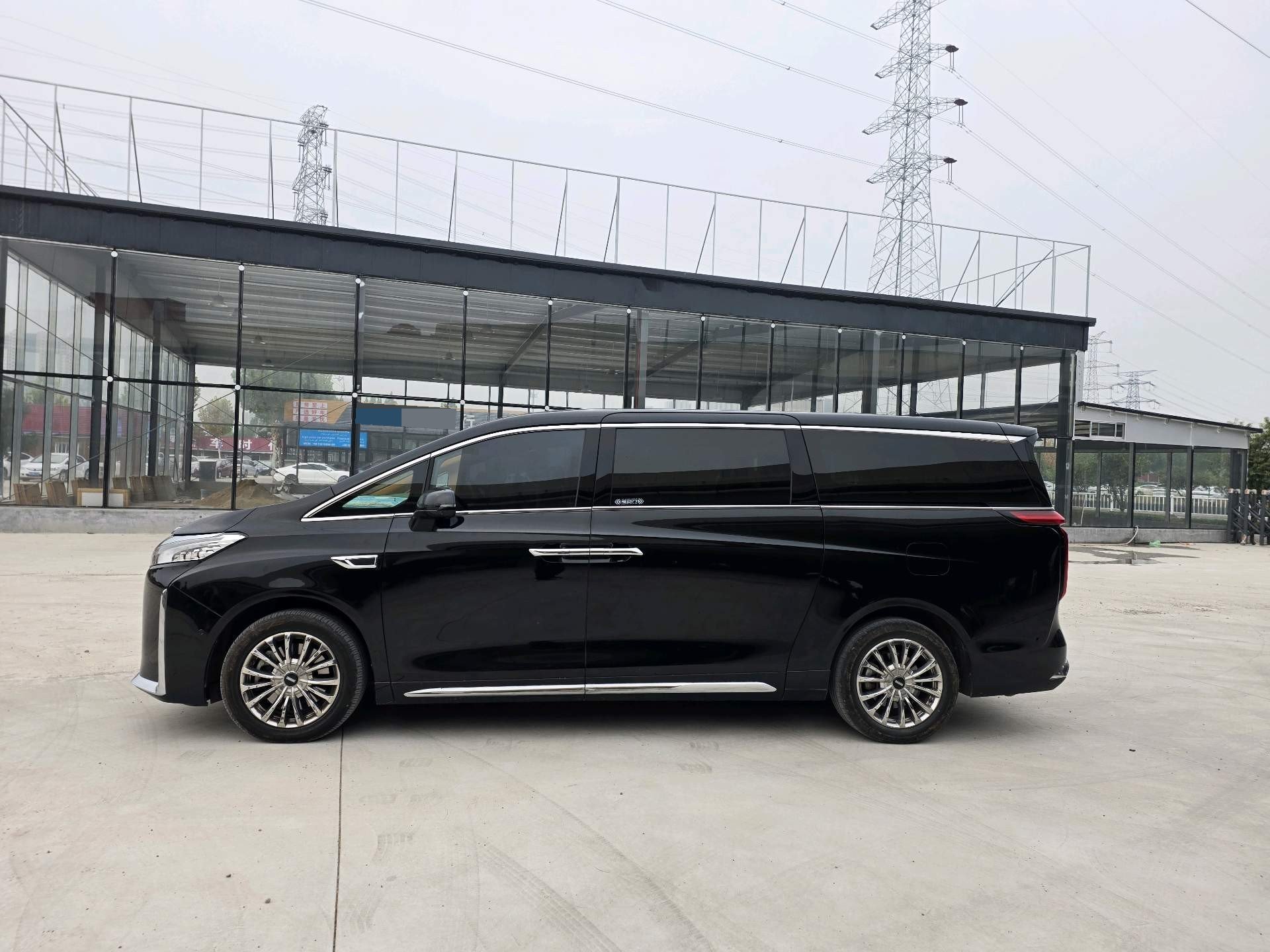 Foto WEY Gaoshan PHEV 1.5T Four-Wheel-Drive Executive Extended Version 5